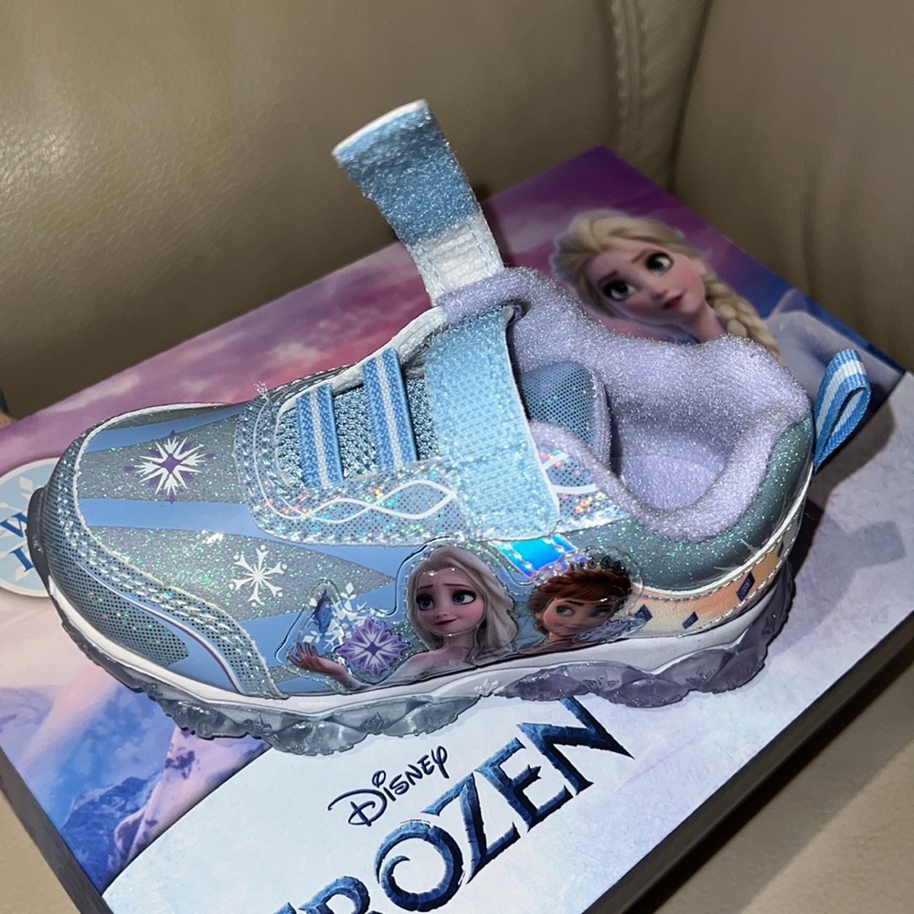 Disney's Frozen 2 Anna and Elsa Toddler light up shoes Sz 7 - Picture 6 of 6